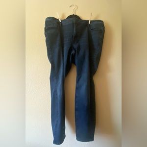 Dark rinse jeans 🌸